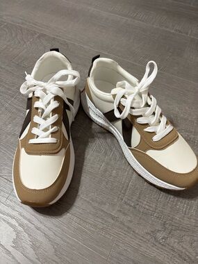 Cozzy Women’s Casual Lace-Up Sneakers in White and Brown